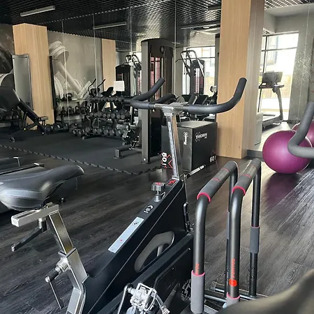 Nowy Plazowy Z Silownia I Hala Garazowa